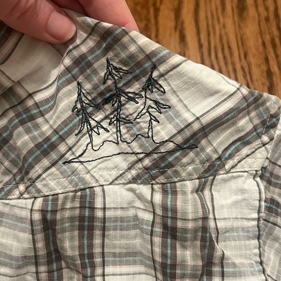 Patagonia Organic Cotton Short Sleeve Button Down Shirt - Picture 4 of 4